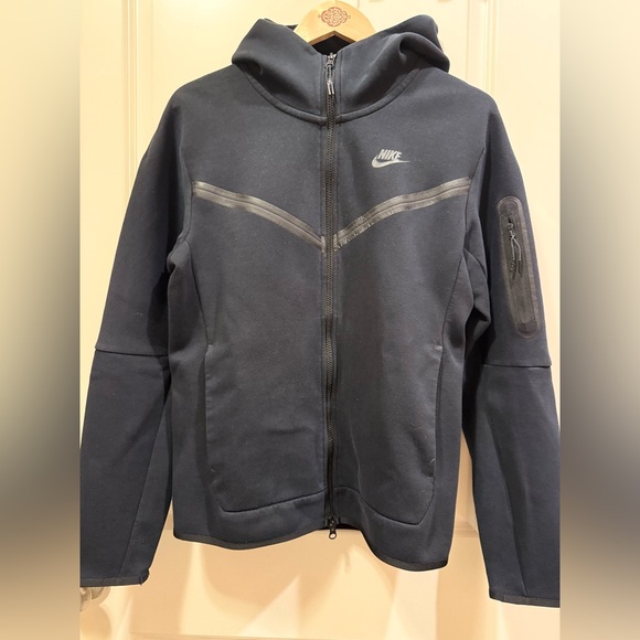 Nike Tech Jacket - Picture 1 of 7